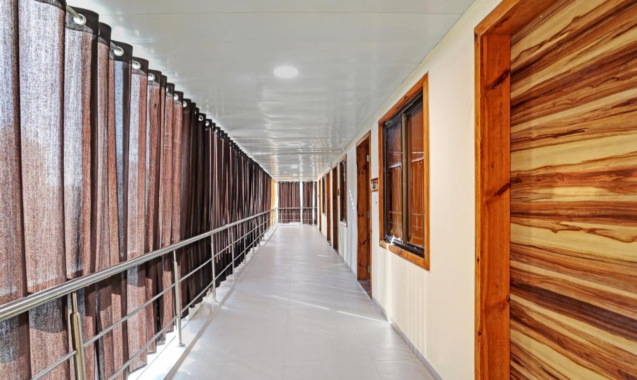 Itsy Hotels Rk Palace Vadodara Exterior foto